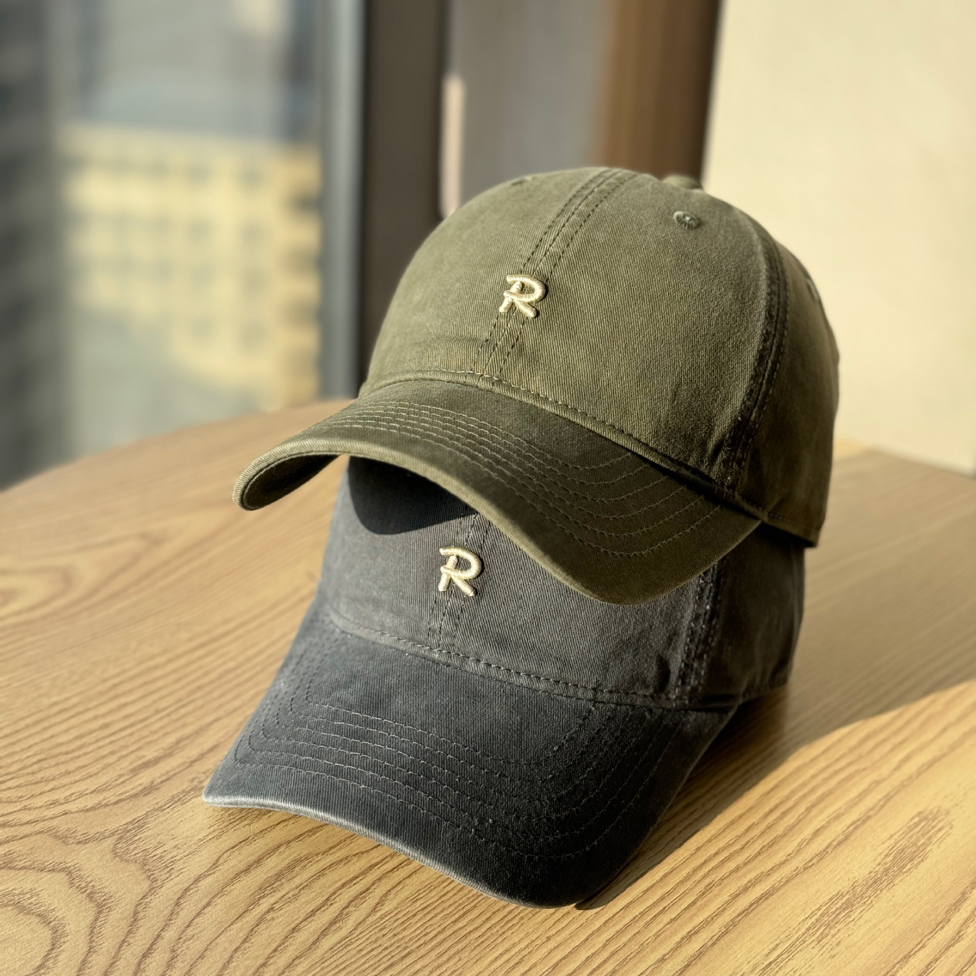 Spring and Summer New Style R Logo Simple Korean Style Pure Cotton Soft-Top Curved Brim Baseball Cap, Versatile for Spring and Summer Street Wear, Suitable for Men and Women Couples