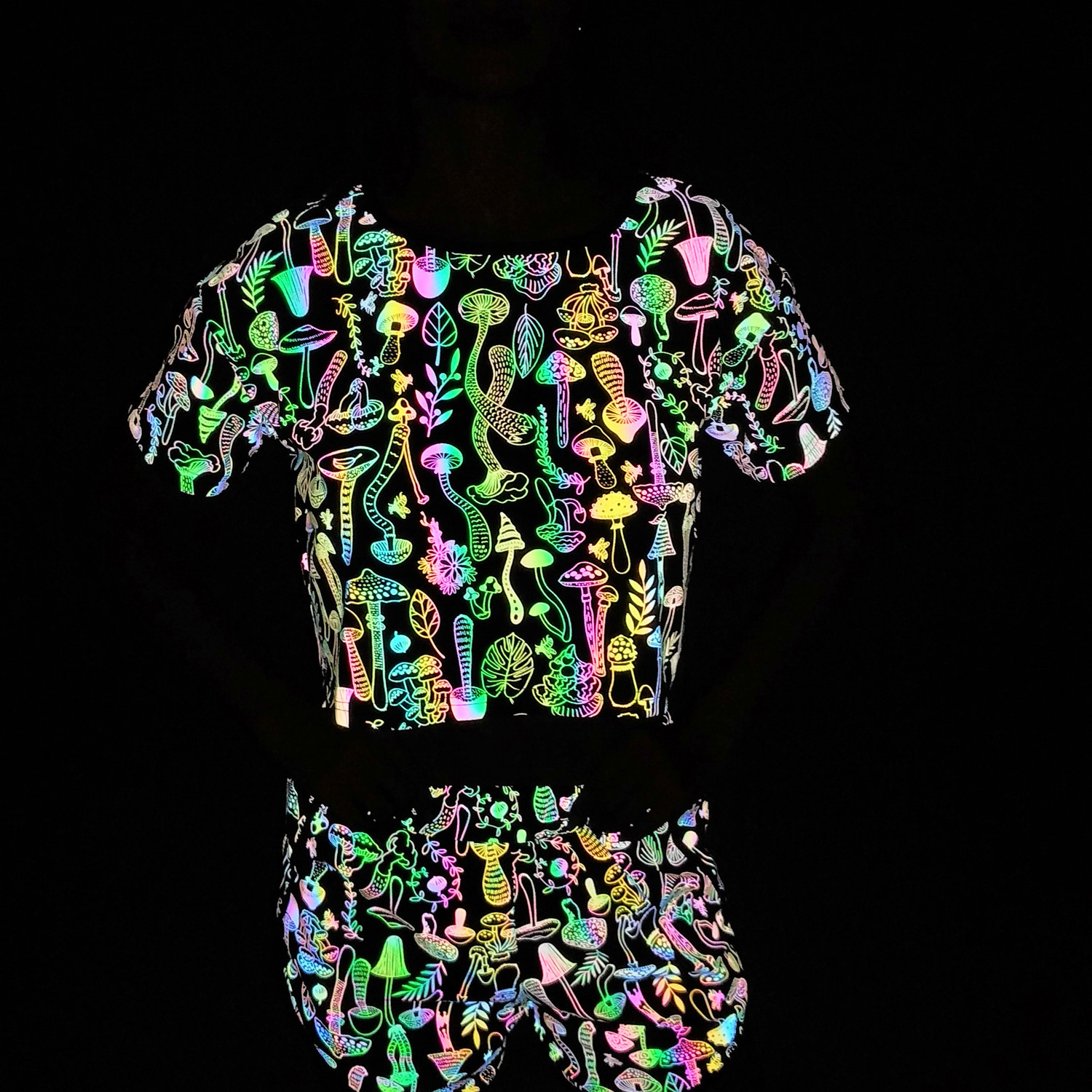 2024 New Original Mushroom Colorful Reflective Short-Sleeved T-Shirt for Women European and American Cross-Border Nightclub Sexy Navel-Baring Short Top