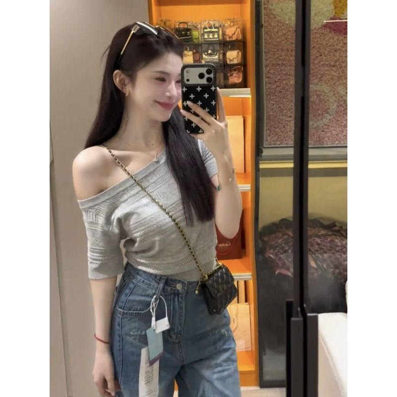 This Year's Trendy Women's Clothing Hot-Selling Item: Summer 2026 New Style Diagonal Neck Off-Shoulder Short-Sleeve Knit Top for Women, Very Stylish