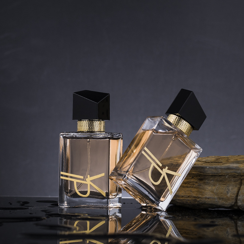 Net red explosions small town Yixiang free water Ladies perfume female students fresh and elegant eau de toilette a generation of hair