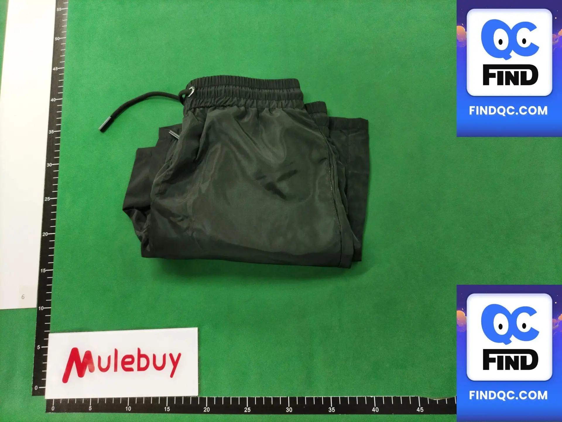 Mulebuy Men's Dark Green Shorts