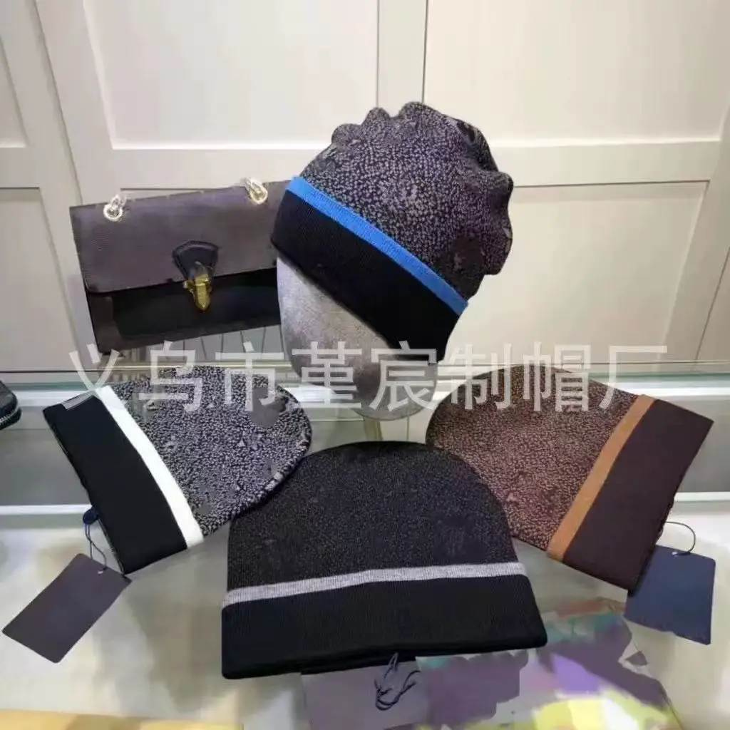 Autumn and Winter New Style Old Floral Plaid Leather Label Knitted Hat for Men and Women, Trendy Fashion Warm Thick Stylish Beanie
