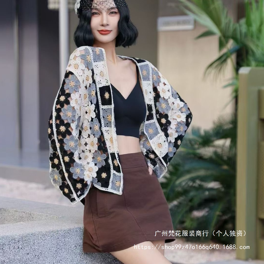 Retro Color-Block Embroidered Round-Neck Long-Sleeve Single-Breasted Knit Cardigan for Women, Autumn and Winter, Light Luxury, Loose Fit, Slimming, Age-Reducing Coat