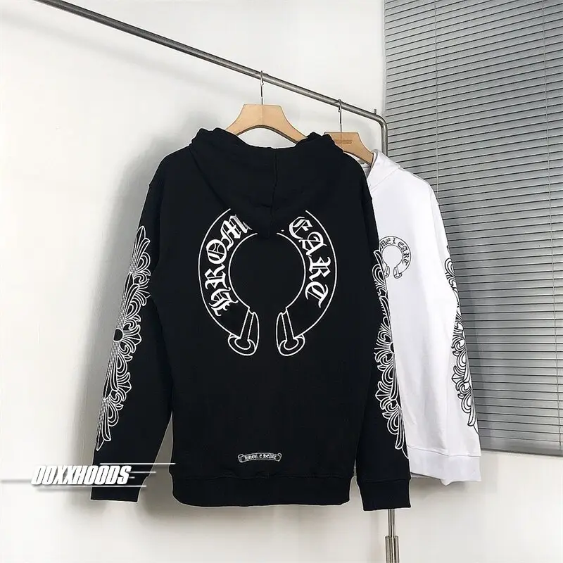 The Black and White Classic Color Scheme Logo with a Horseshoe Cross Design Is a Trendy European and American Style Thin Hooded Sweatshirt