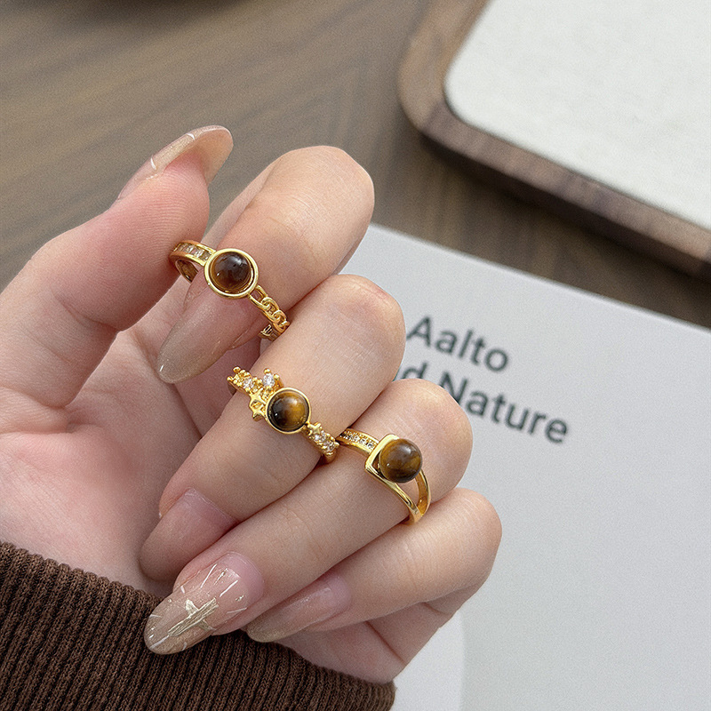 Light Luxury Retro Gold-Colored Imitation Tiger's Eye Stone Geometric Open Ring with Diamonds, Unique High-End Feel, Stackable Ring for Women
