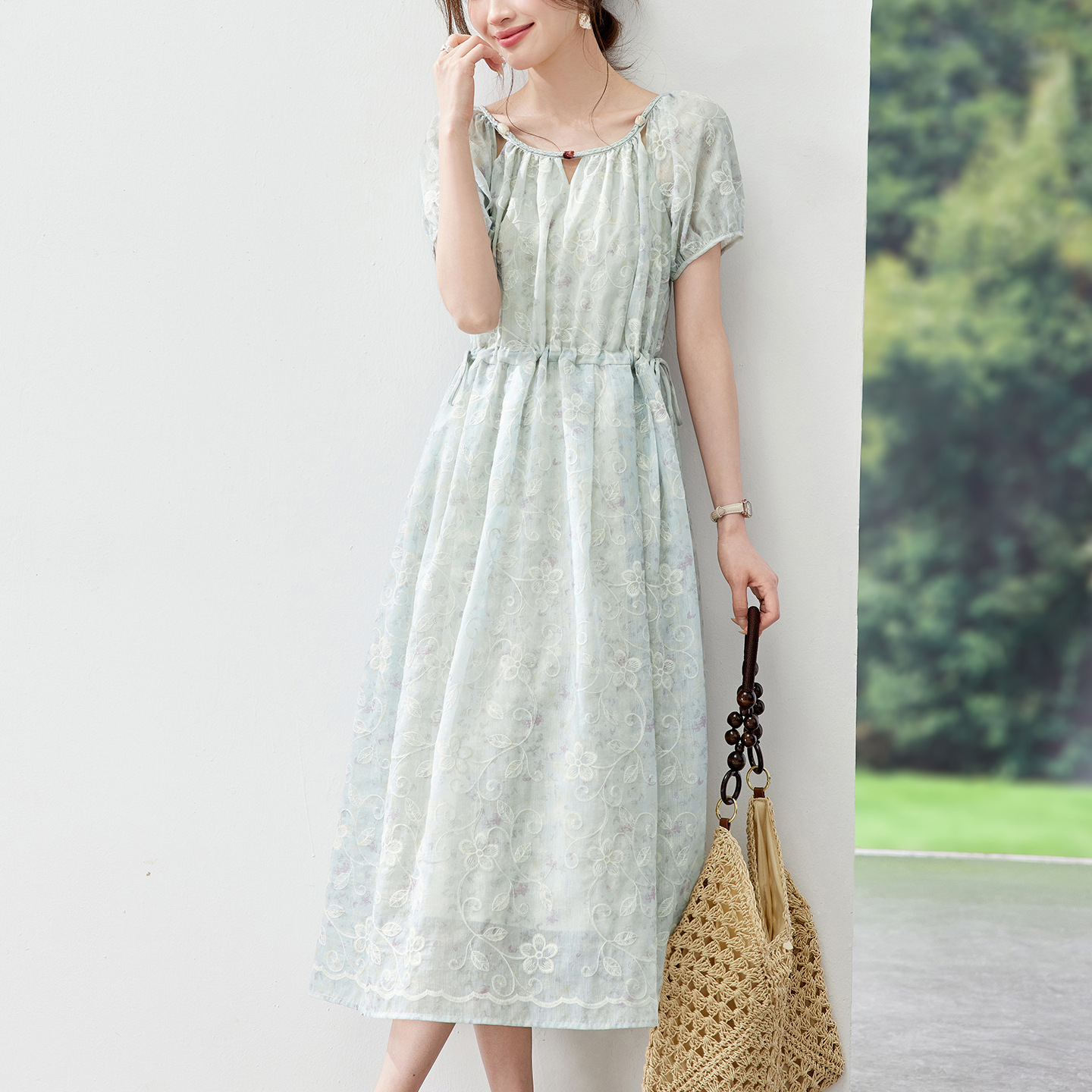 French-Style Cool and Elegant Embroidered Puff Sleeve Dress for Women, 2026 Early Summer New Drawstring Waist Round Neck Long Dress