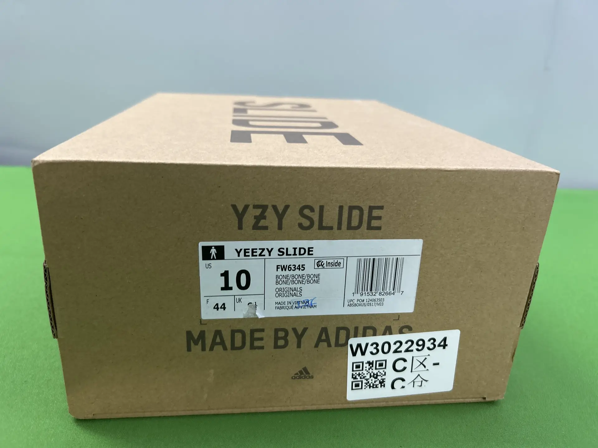 Yeezy Slide Bone