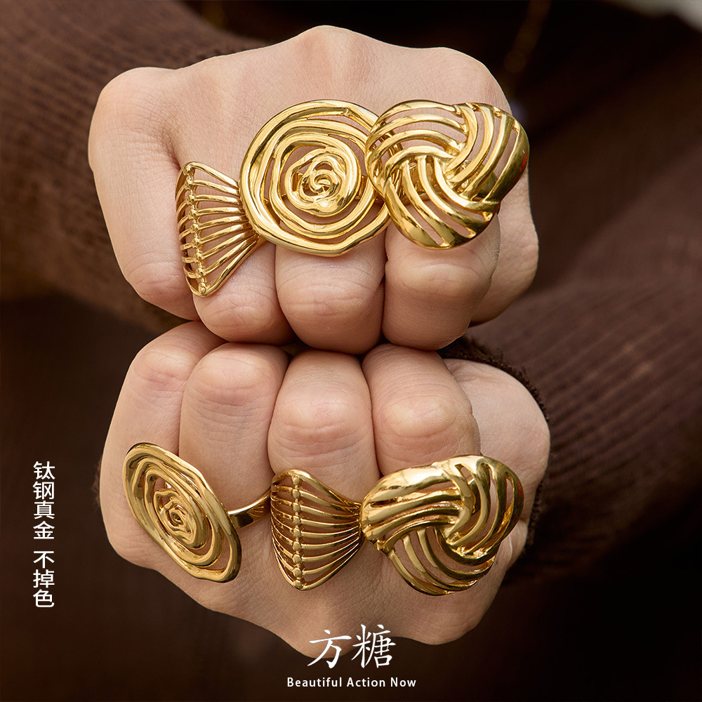 Three-Dimensional Hollow-Out Smooth Surface Ring, Stainless Steel Gold-Plated Ring, Niche Style for Women, Stackable Ring, Simple and Non-Fading