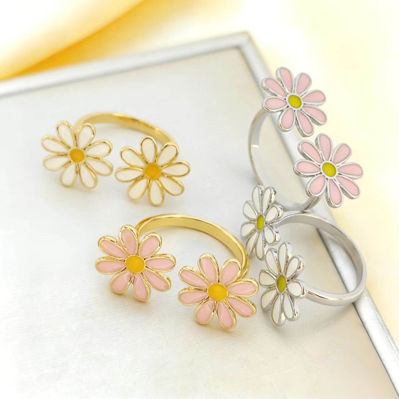 Cross-Border New Style Oil-Drip Daisy Ring for Women, Summer Niche Design, Stylish and Trendy, Popular on Instagram, Wholesale Jewelry
