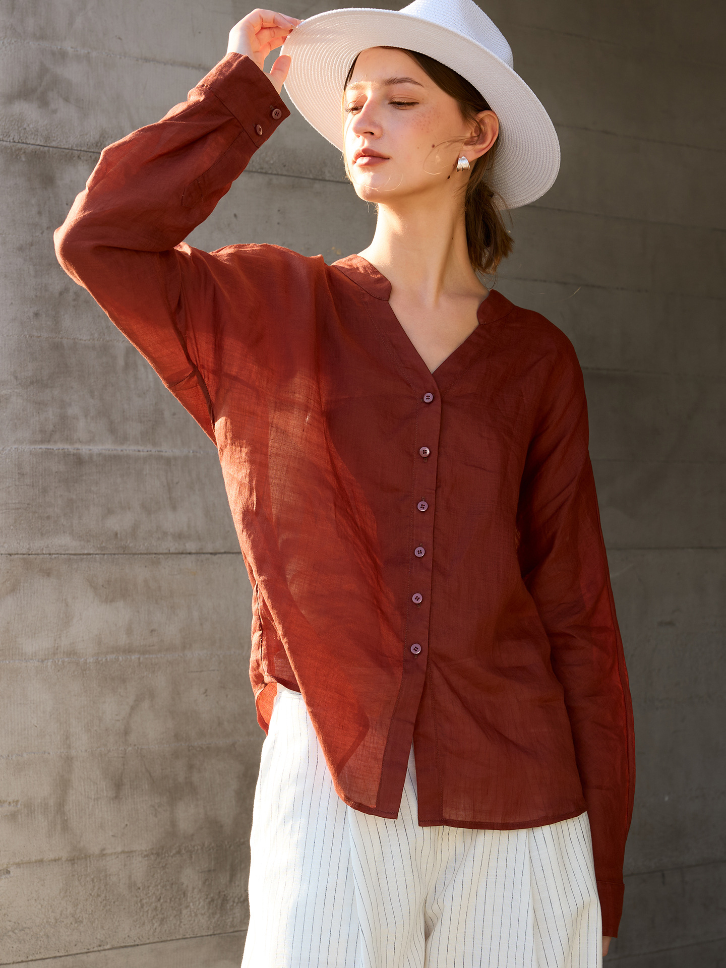 100% Ramie V-Neck Shirt, Old Money Style Long-Sleeved Top for Women, New Spring and Summer Style, High-End Vacation Lightweight Sun Protection Shirt