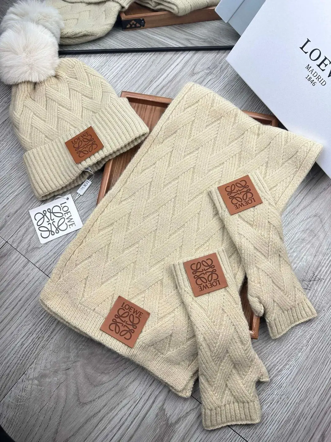 No.1034 scarf+hat+gloves 50%wool+50% acrylic