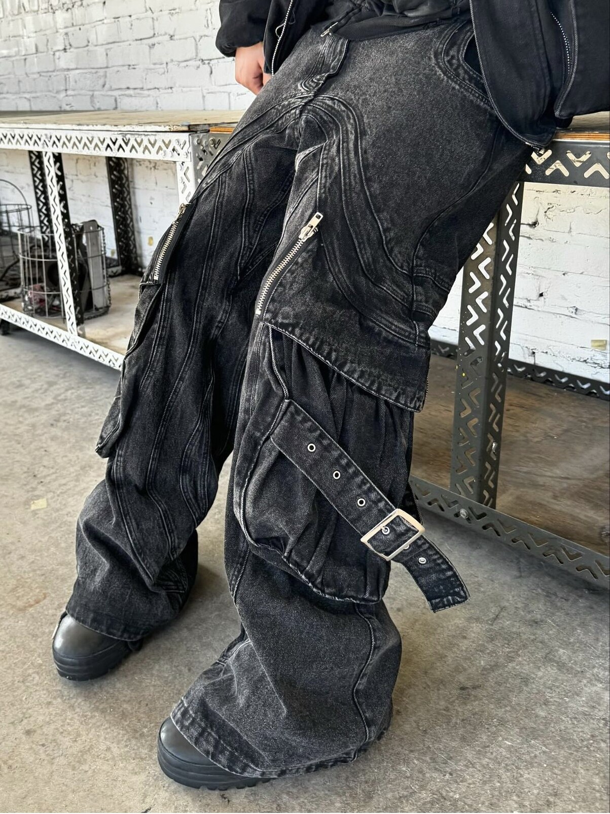 No Faith Studios Multi-Pocket Wave-Pattern Black Washed Long Pants with Three-Dimensional Tailoring Workwear Jeans