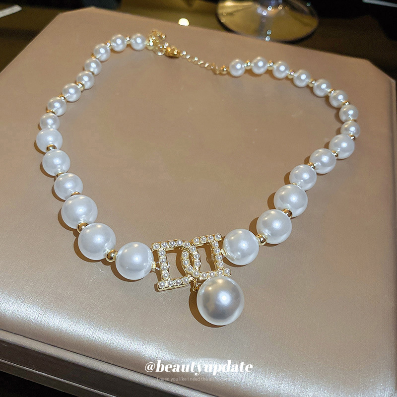 French Fashion New Pearl Letter Necklace Fashionable Light Luxury High-End Temperament Clavicle Chain Internet Celebrity Necklace Wholesale