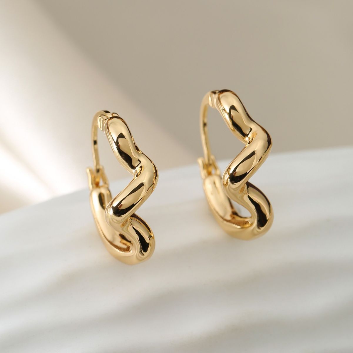 European and American style ear buckle exaggerated irregular pleated earrings niche simple all-match temperament fashion high-end earrings