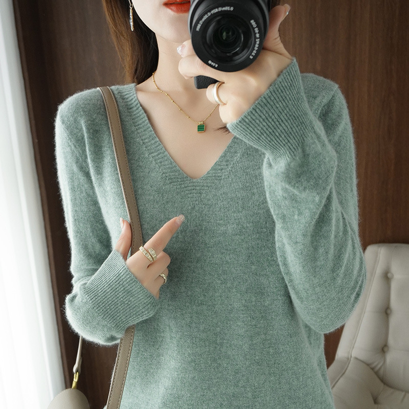 2026 Autumn New Solid Color V-Neck Knitted Pullover Slimming Sweater Thin Stylish Inner Layer
