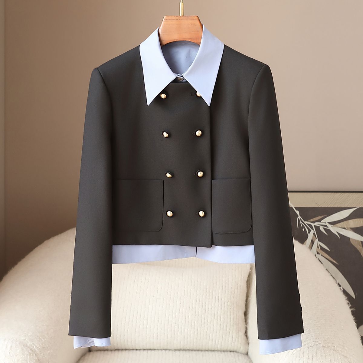 Small Quantity of Clothing: 2026 Spring New Style Wool Blend French Short Blazer with Versatile Lapel and Color-Blocking Design