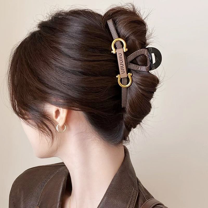Elegant Leather High-end Grab Clip Large Shark Clip New Style Hairpin Women's Light Luxury Fashion Back Head Disc Hairpin