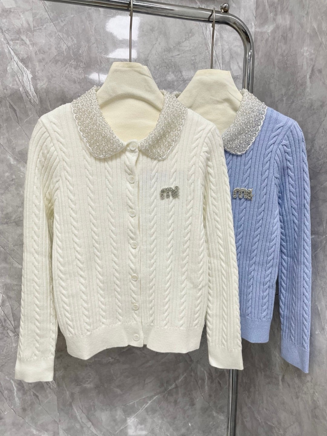French Pearl Doll Collar Long-Sleeved Top for Women 25 Autum Elegant High-End Twist Small Fragrance Knitted Cardigan
