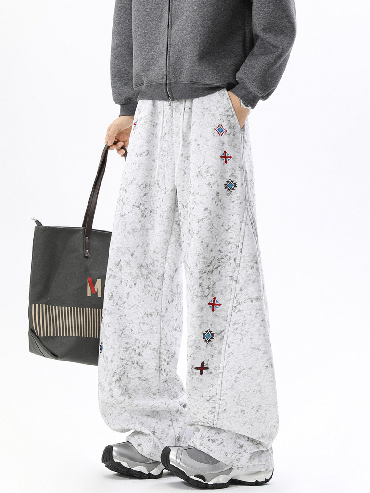 Ethnic Style Embroidered Fleece-Lined Curved Hem Sweatpants for Men, Spring, Autumn, and Winter Loose Straight-Leg Long Pants, American-Style Warm Casual Pants