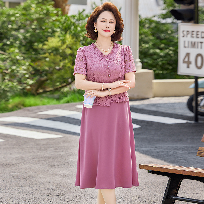 2026 New Style Mother's Dress with V-Neck Lace Splicing, Mid-Length, Slimming, Elegant, Fashionable Wedding Banquet Dress