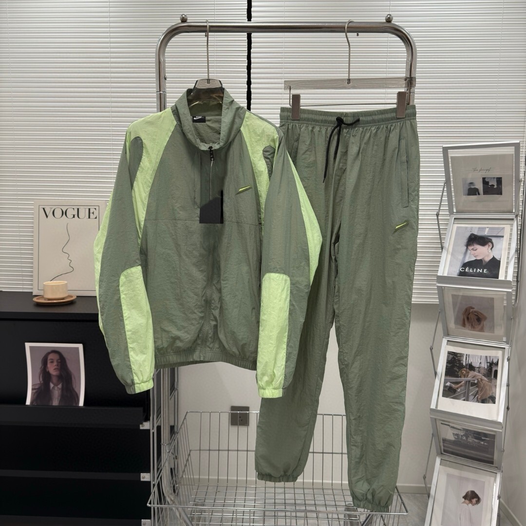 26-Year Spring and Autumn Zippered Casual Windproof Unisex Sports Woven Set with Patchwork Embroidered Logo 7667 in Stock QC-Foto von 1688 auf Qualit.ly