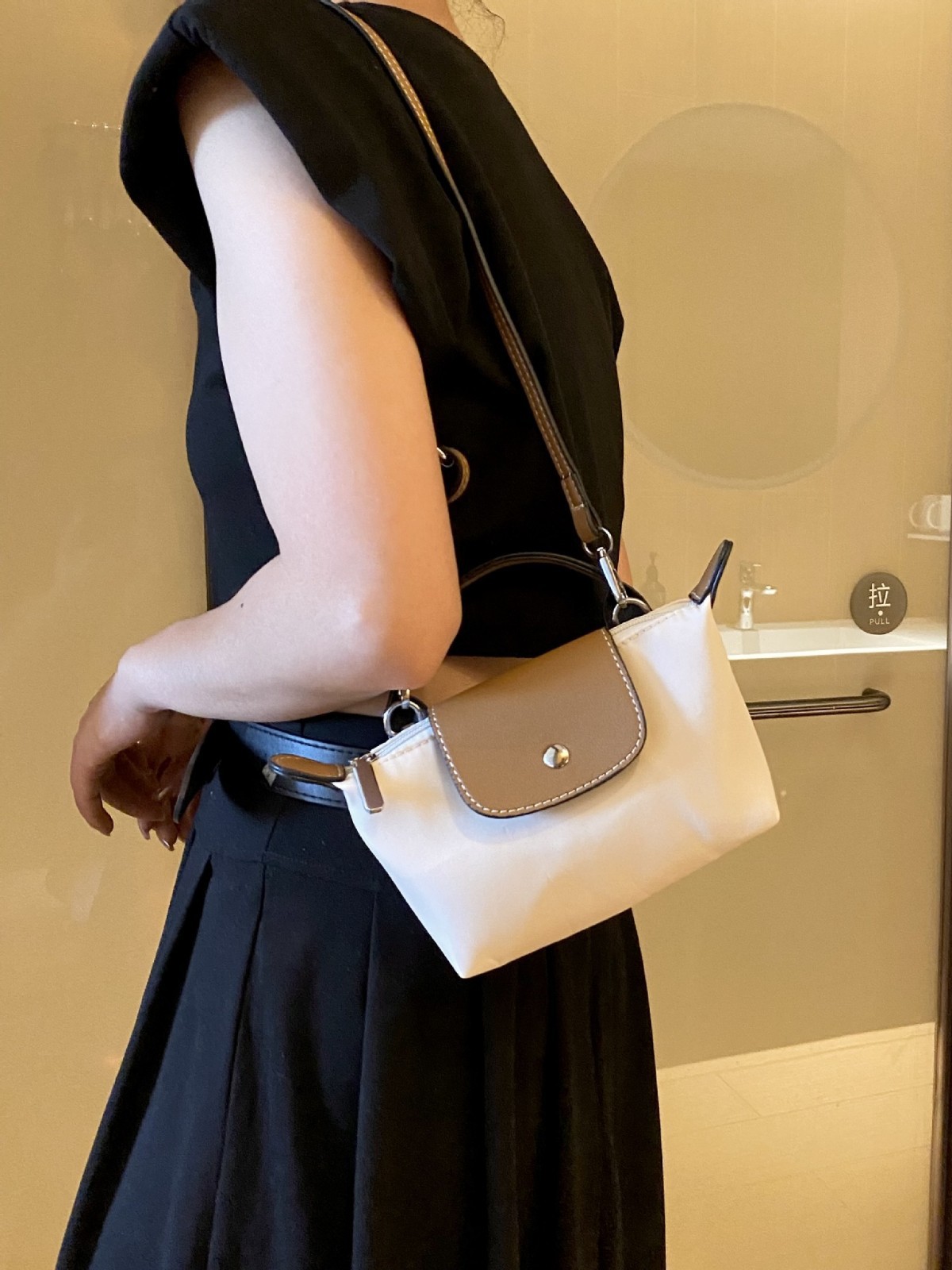 Small Bag Women's 2024 New Niche Mini Portable Dumpling Bag High-grade Nylon Cloth Shoulder Crossbody Mobile Phone Bag