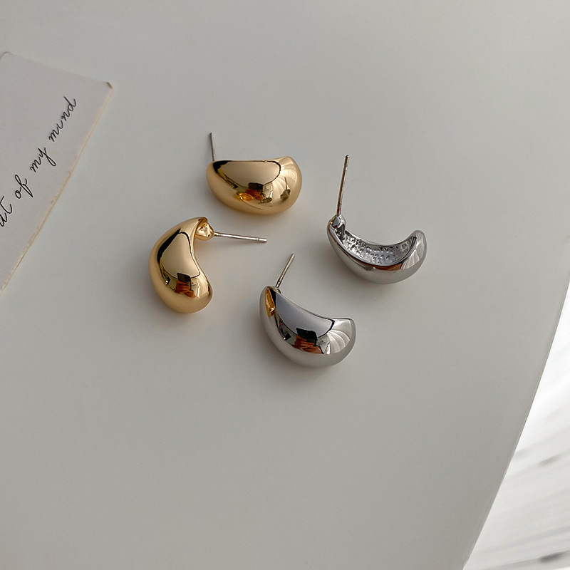 Silver needle geometric peas earrings niche personality fashion new earrings women's metal wind simple temperament earrings wholesale
