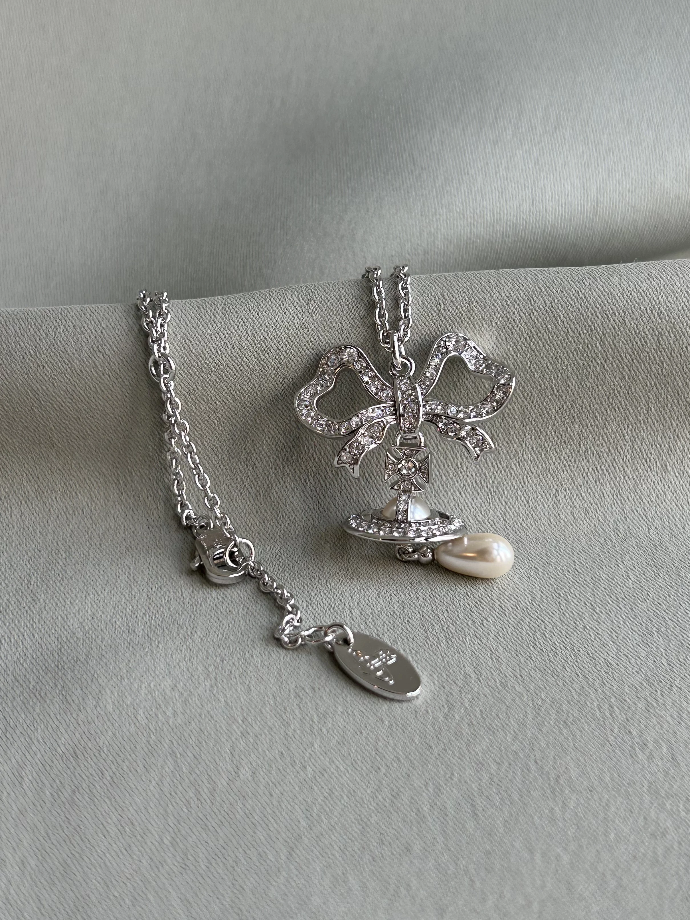 Hos Empress Dowager Water Drop Pearl Bow Pendant Necklace