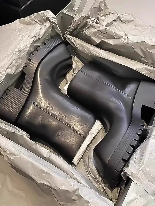 Paris boots, big square toe, same style for both men and women, thick soled versatile leather short boots, small round soled Chelsea boots