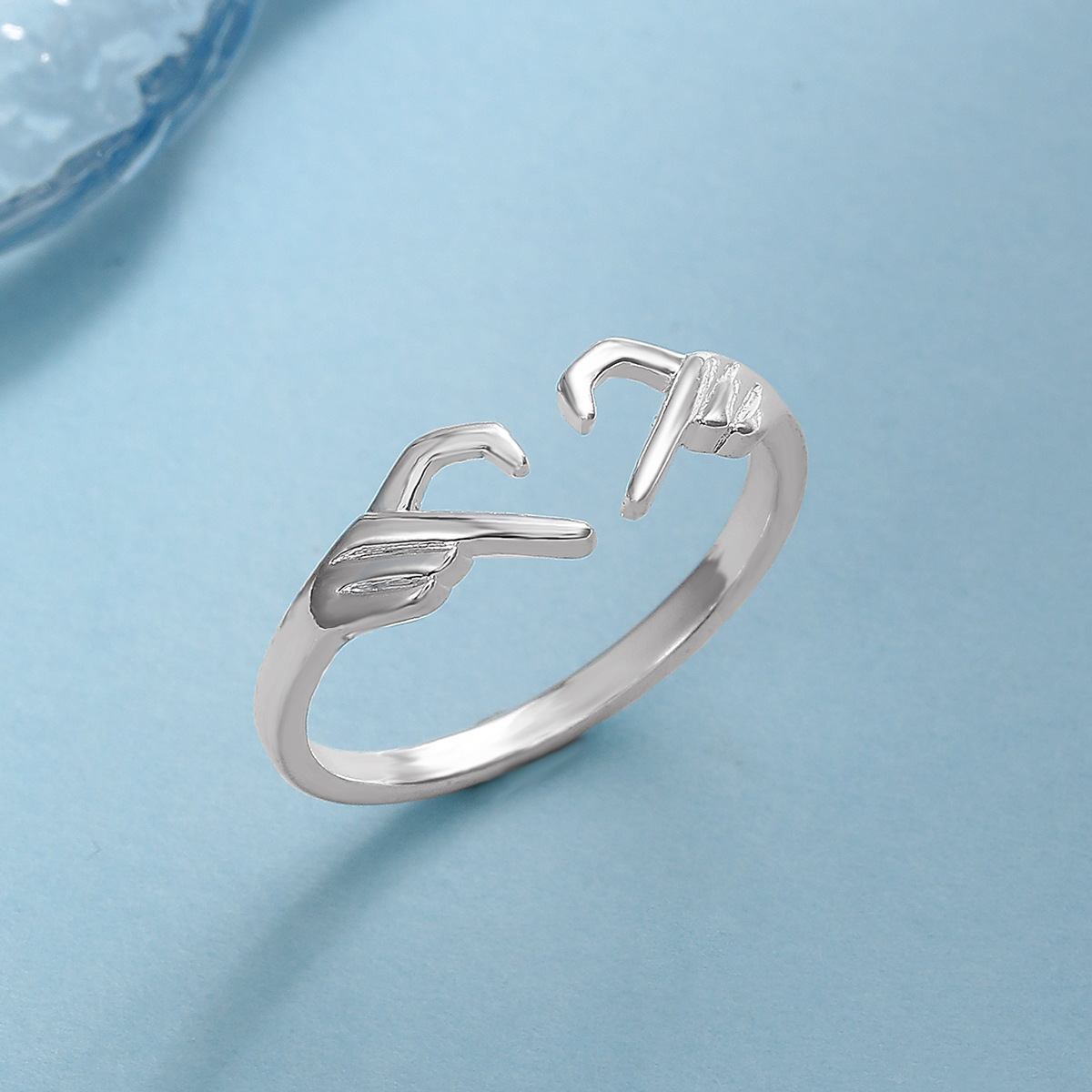 European and American Couple Holding Hands with Hearts, Cross-Border Personalized Heart Gesture, Romantic and Creative Open Index Finger Ring