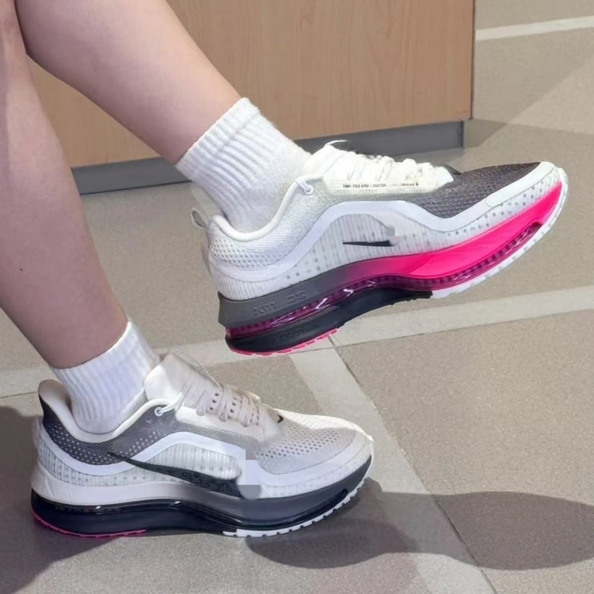 NIKE Air Max 270