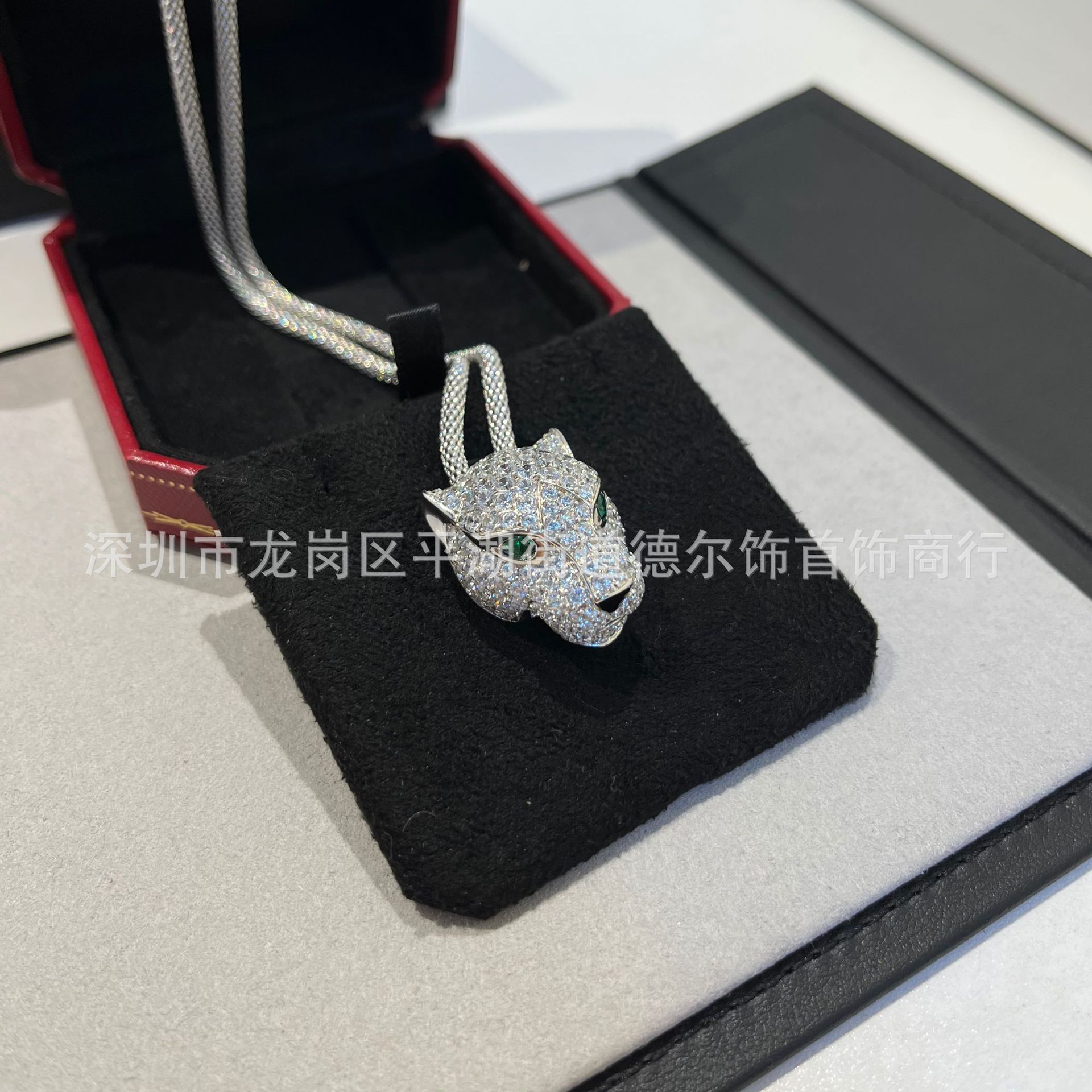 V gold material full diamond leopard head necklace hand-inlaid high carbon diamond fashion high-grade sweater chain factory direct sales Foto QC de 1688 na Qualit.ly