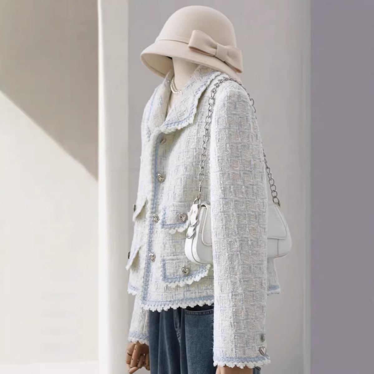 2026 French-Style Tweed Short Jacket in Light Color, Fresh and Stylish, with a Turn-Down Collar, Warm and Fashionable for Autumn and Winter, Versatile