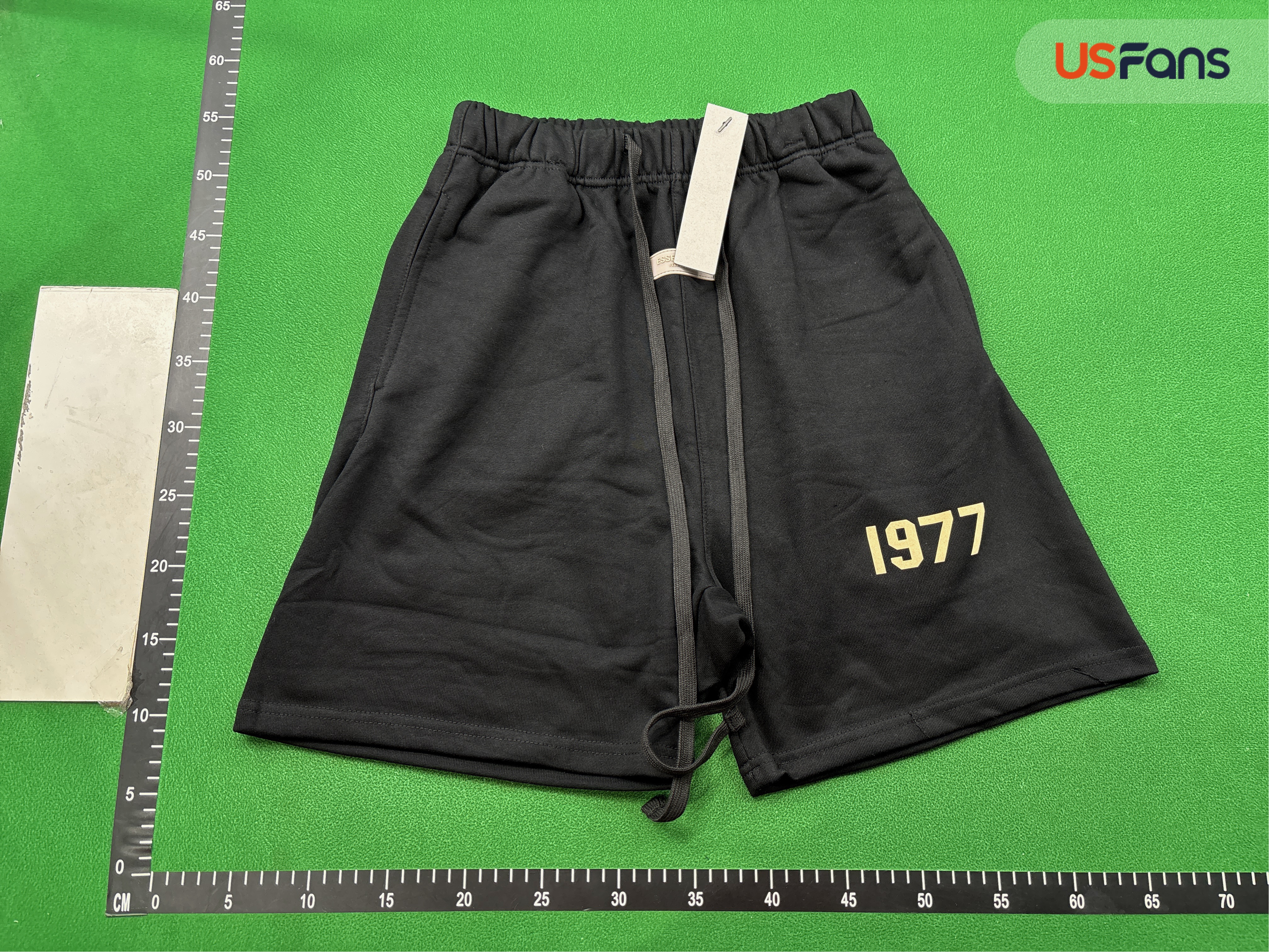 Fear of God ESSENTIALS 1977 Shorts Black — QC-foto 2