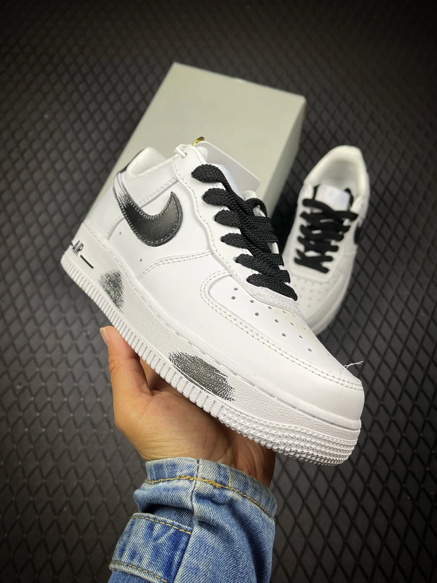 耐克Nike Air Force 1 Low 07 空军一号低帮休闲板鞋  全掌内置蜂窝气垫 CW2288 111