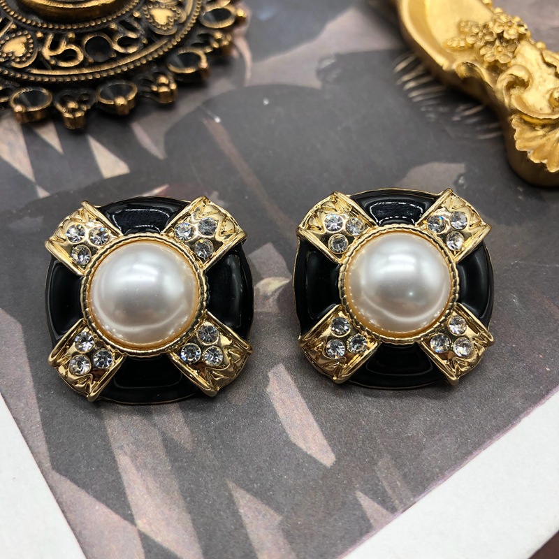 Middle Western Fashion Earrings Black Oil Elegant Earrings Vintage White Pearl Diamond All-match Earrings