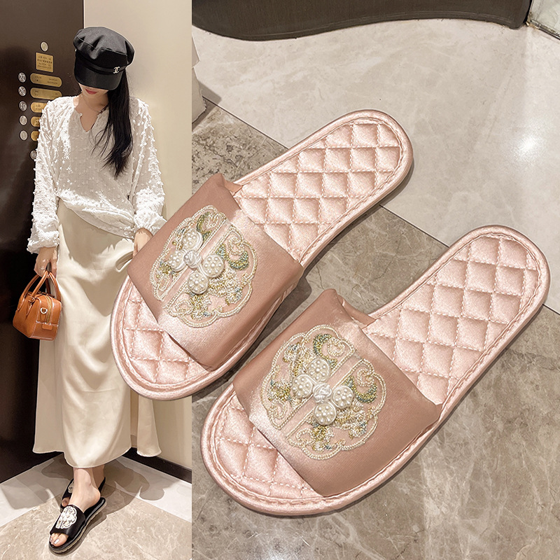 New Chinese Style Sandals and Slippers Embroidered Chinese Style Vintage Fashion Home Indoor Satin Non-slip Flat Bottom Mute Four Seasons Slippers