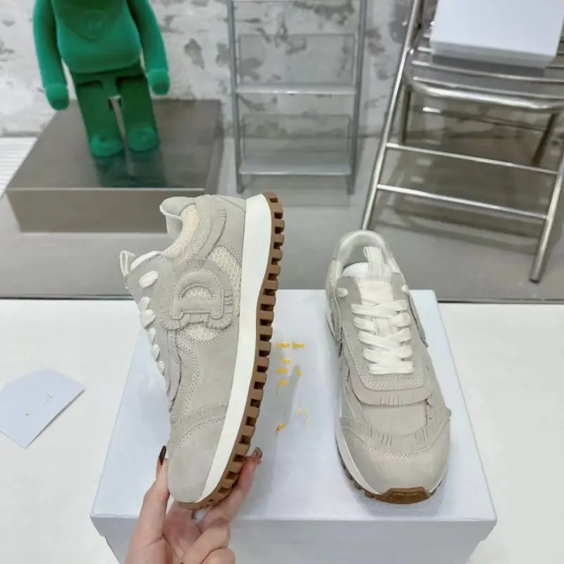 European Station 2024 Spring Low-top Fashion All-match Casual sneaker Women's Round-toe Lace-up Flat Tassel Running Shoes