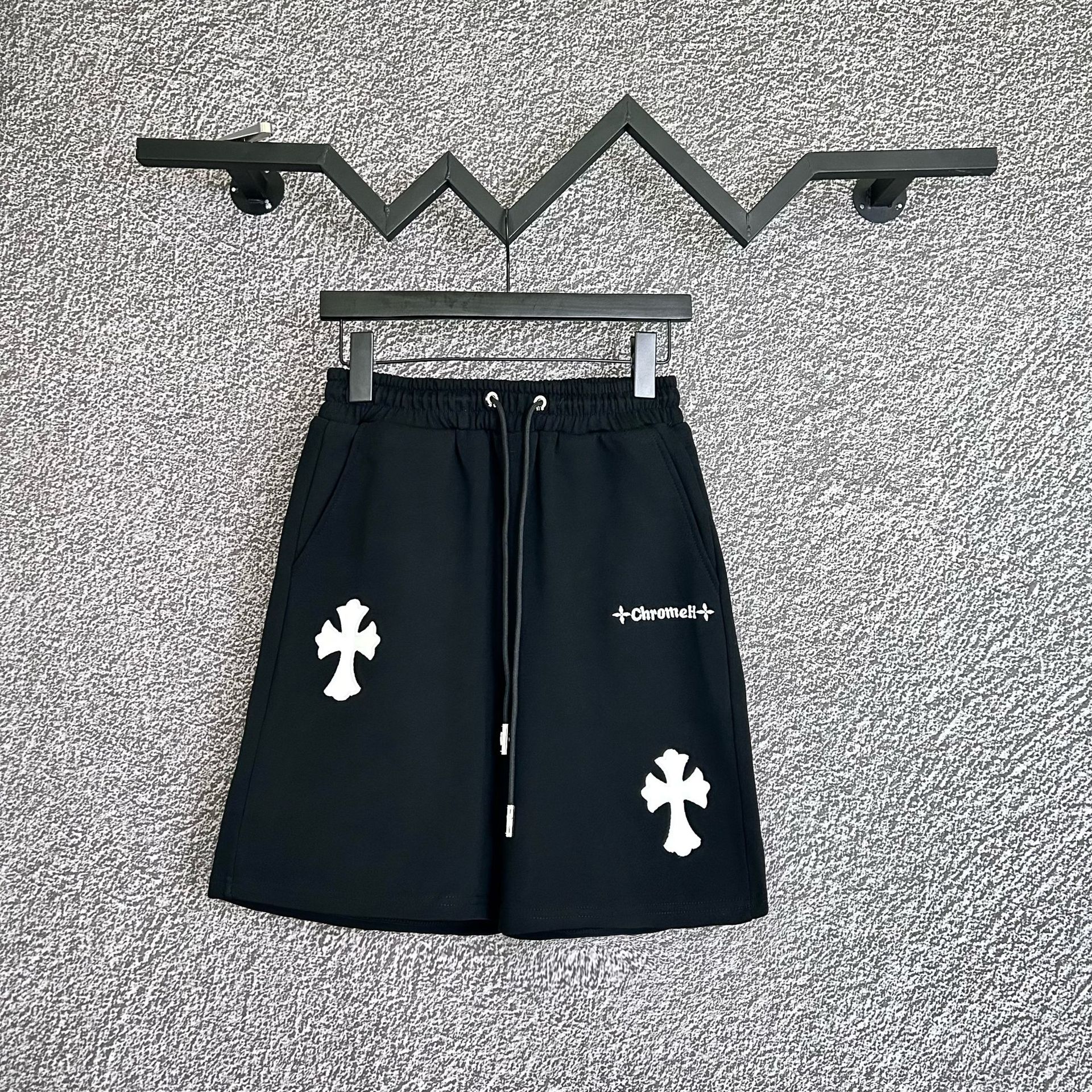 25 New Chromeheartsch Chromehearts Trendy Leather Cross Men's and Women's Loose Sports Casual Shorts