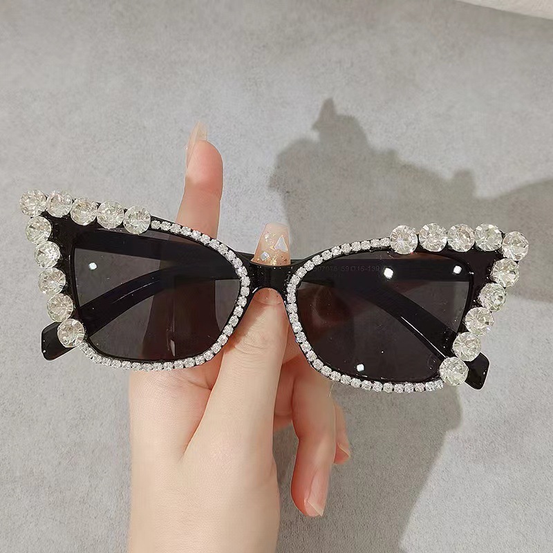 2024 New cat eye sunglasses European and American fashion street shot color diamond sunglasses for women