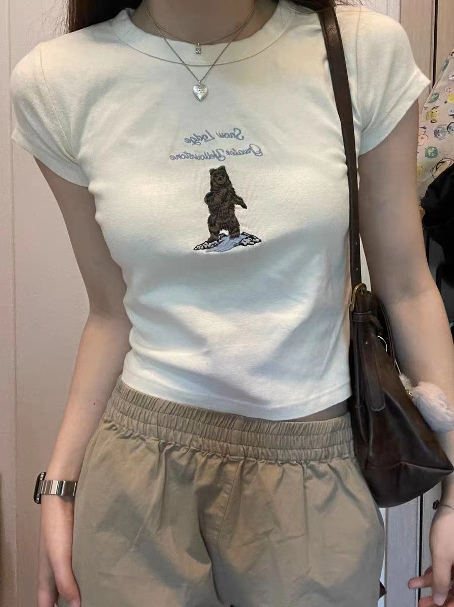 BM style new pure desire wind roaring bear embroidered short T-shirt female bm creamy-white shoulder short sleeve hot girl top fashion