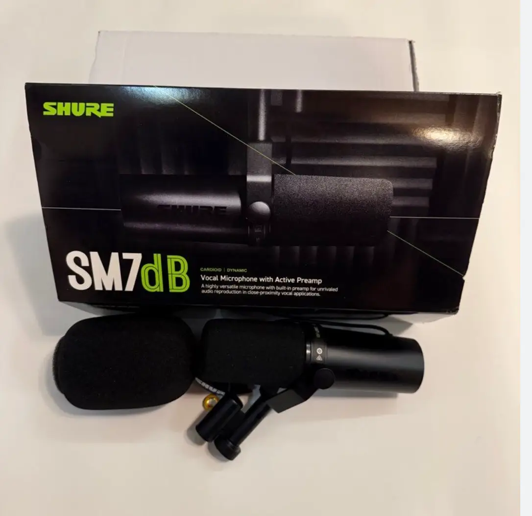 Shure SM7B/SM7DB High-Quality Wired Dynamic Microphone for Recording, Karaoke, Live Streaming, and Professional Vocal Performance