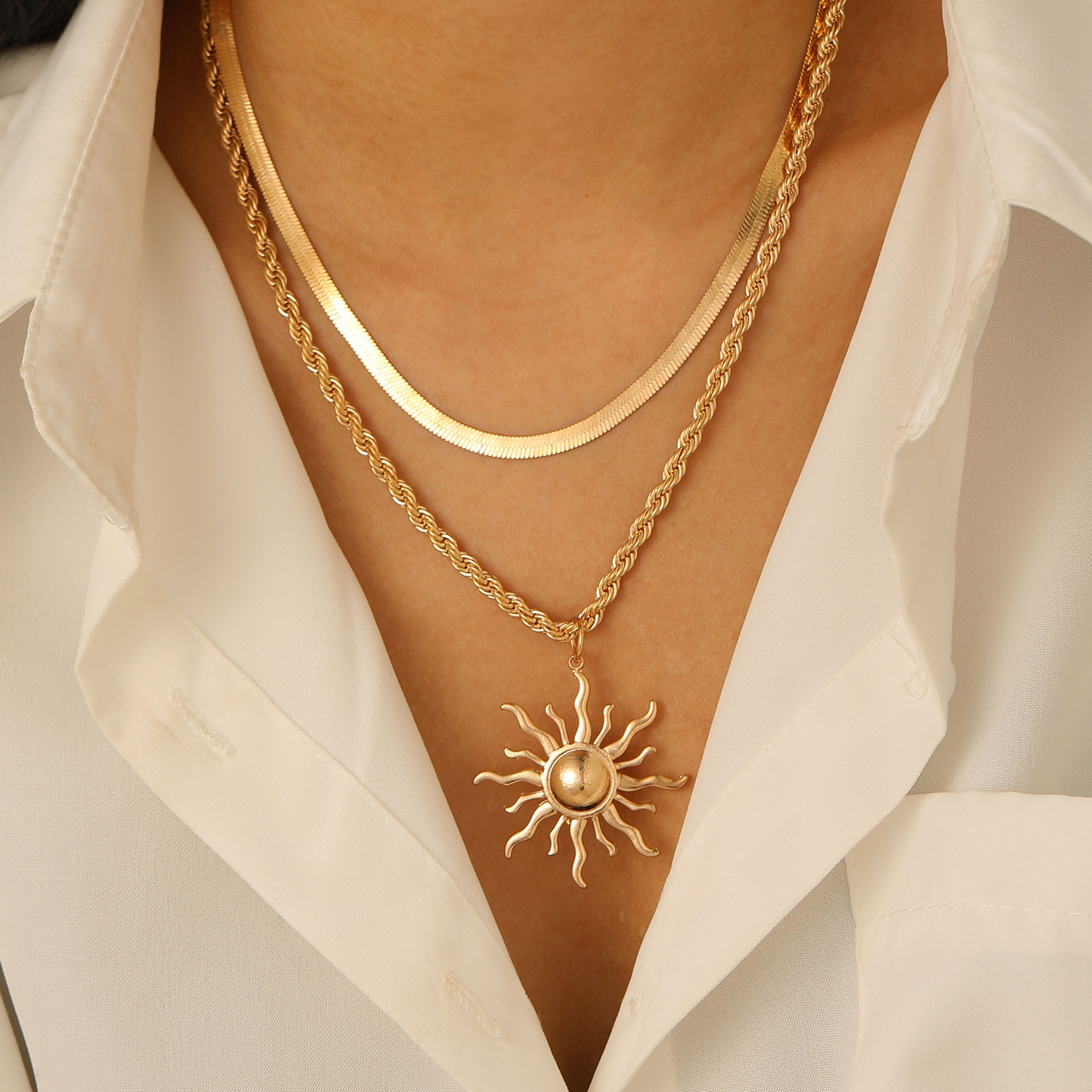 European and American Cross-border Fashion Sunflower Flame Pendant Necklace Jewelry Light Luxury Creative Niche Stacked Sun Clavicle Chain