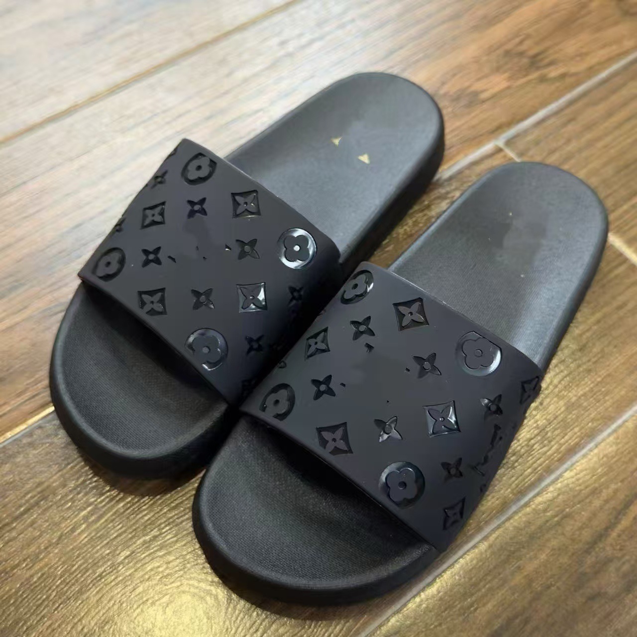 Cross-Border Foreign Trade American-Style Light Luxury Shoes, Men's Popular Slippers, Versatile Couple Slippers, Women's Outdoor Wear, High Aesthetic Value Foto QC de 1688 na Qualit.ly