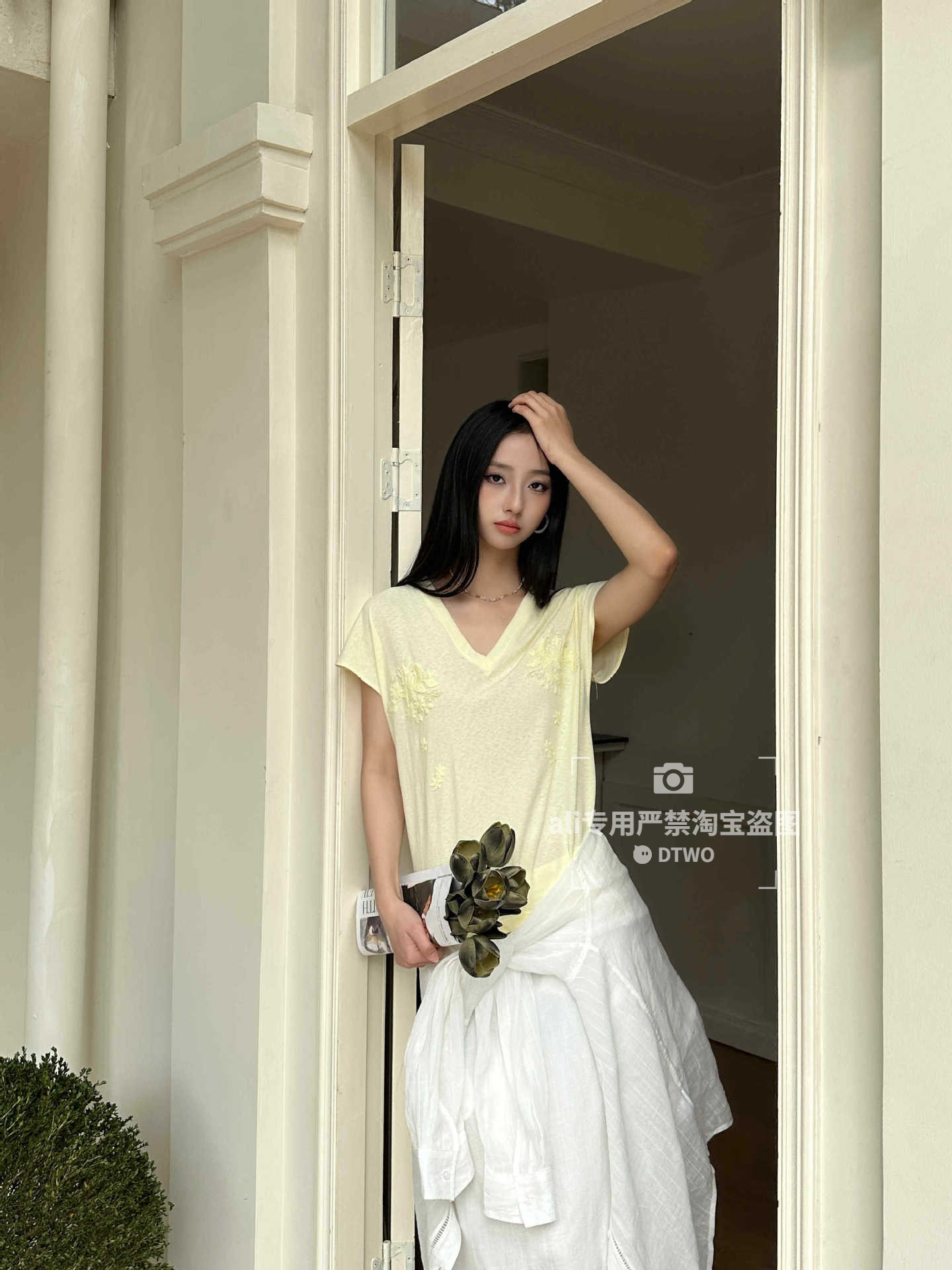 Dtwo Spring and Summer New Original Design Women's Wholesale Embroidered V-Neck Loose T-Shirt 6121395