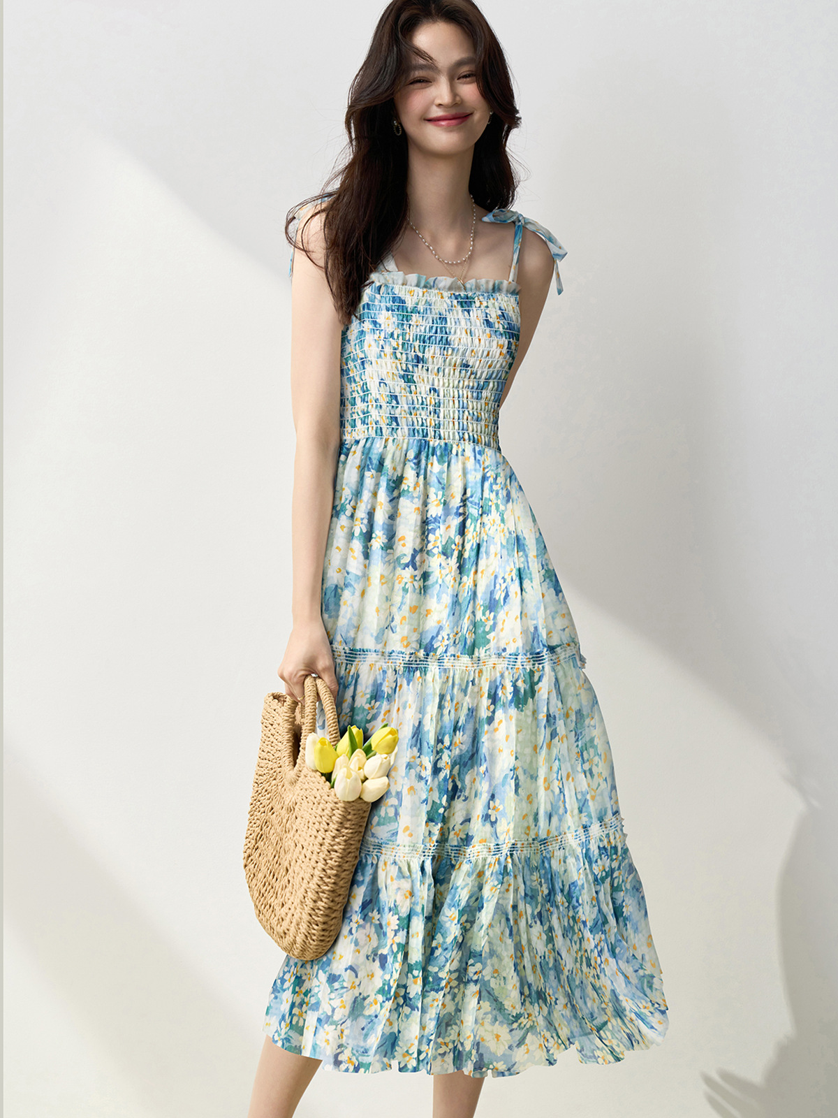 Clearance Sale: New Summer French-Style Fresh Blue Floral Spaghetti Strap Dress, Holiday Style Long Dress with a Large Hem 15344