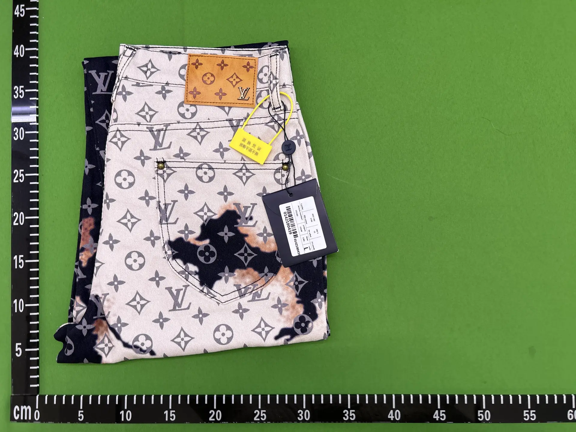 High quality version of washed and torn patchwork jeans YHH28