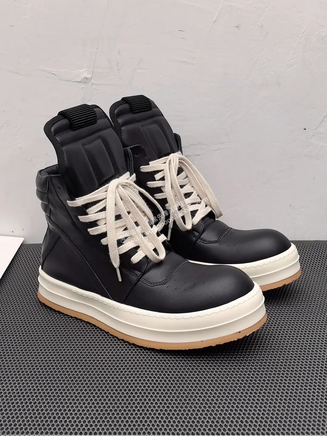 2026Wf New High-Top Trendy Shoes for Men Ro Inverted Triangle Rubber Sole Genuine Leather Thick-Soled Height-Increasing Sneakers Versatile Short Boots