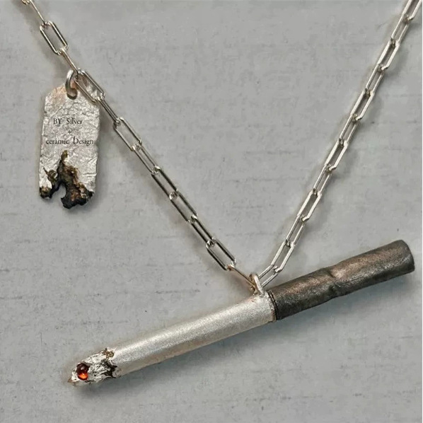 Kayi's New Personalized Fashionable Simulated Lit Cigarette Pendant with High-End Clavicle Chain Necklace Wholesale