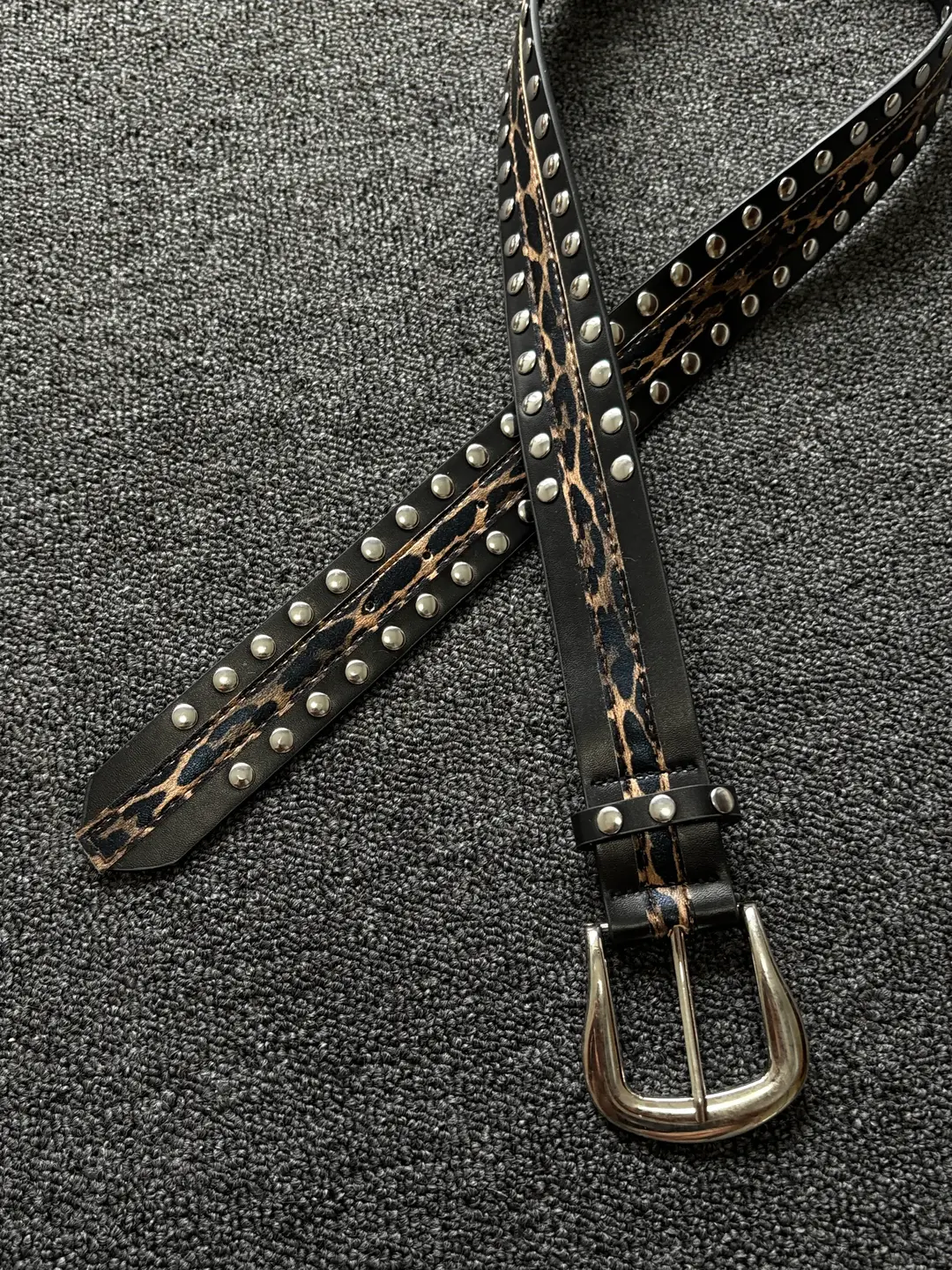 Vintage Original Rivet Leopard Print Belt with Small Cuffs, Niche Design, Punk Rock Accessories for Men and Women